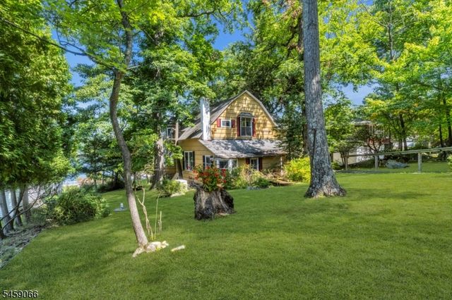 439 Lakeside Blvd, Hopatcong Boro, NJ 07843