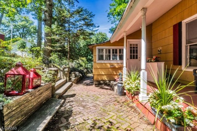 439 Lakeside Blvd, Hopatcong Boro, NJ 07843