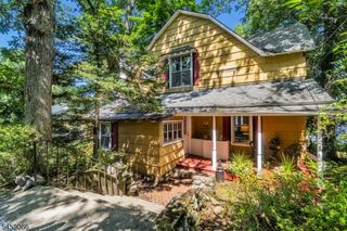 439 Lakeside Blvd, Hopatcong Boro, NJ 07843