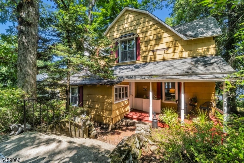 439 Lakeside Blvd, Hopatcong Boro, NJ 07843