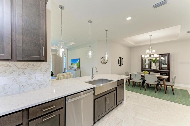 6179 MESA GLEN, Bradenton, FL 34203