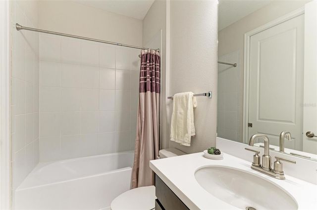 6179 MESA GLEN, Bradenton, FL 34203
