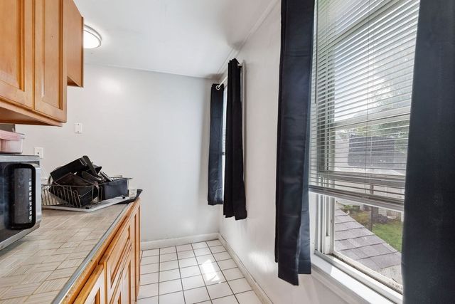 32 Park Rd 1, Brockton, MA 02301