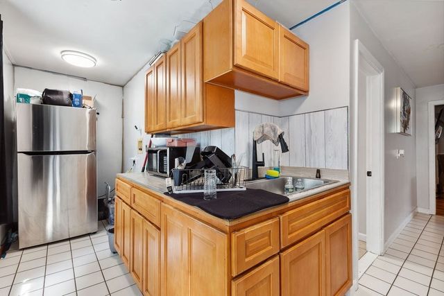 32 Park Rd 1, Brockton, MA 02301