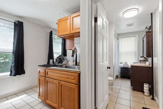 32 Park Rd 1, Brockton, MA 02301