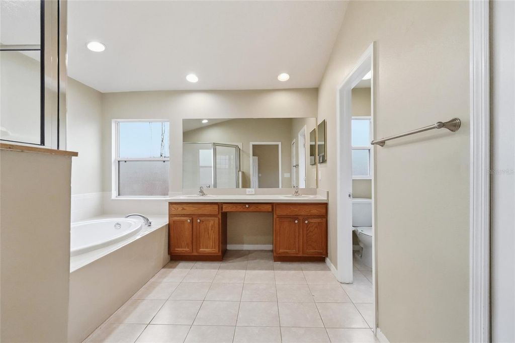 Image 23 of property listing at 6127 46TH STREET E, Bradenton, FL 34203