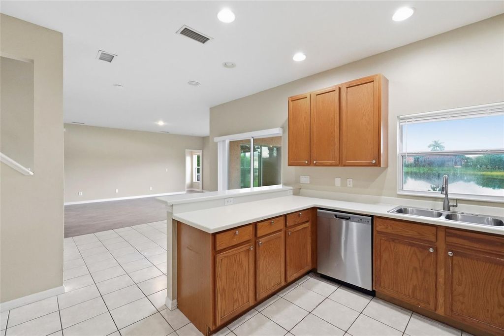 Image 59 of property listing at 6127 46TH STREET E, Bradenton, FL 34203