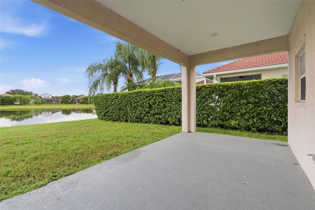 Image 7 of property listing at 6127 46TH STREET E, Bradenton, FL 34203
