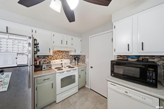 604 IVY Lane, Tremont, IL 61568