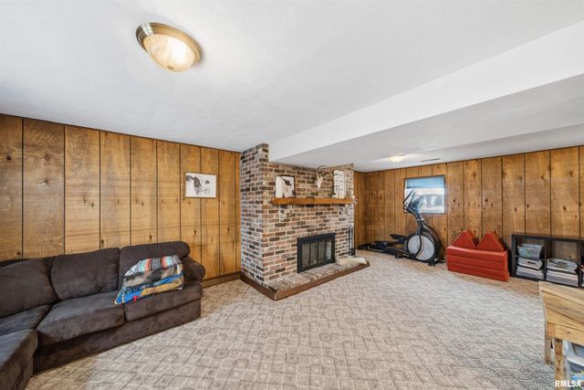 604 IVY Lane, Tremont, IL 61568