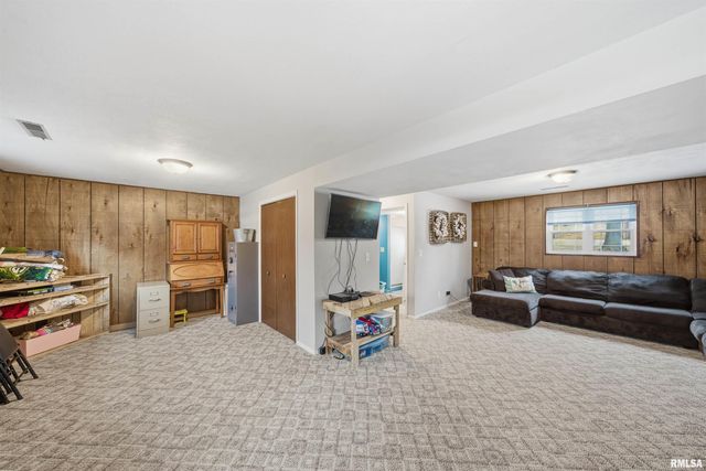 604 IVY Lane, Tremont, IL 61568