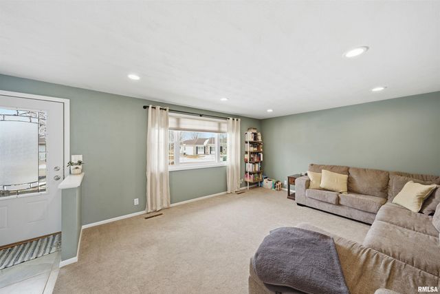 604 IVY Lane, Tremont, IL 61568