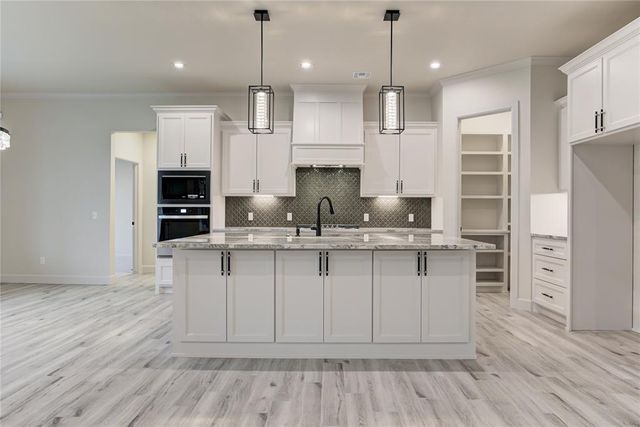 9313 NW 79th Terrace, Yukon, OK 73099