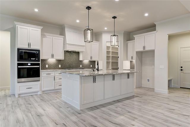 9313 NW 79th Terrace, Yukon, OK 73099