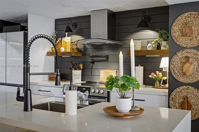 14019 SW 67th Ter, Miami, FL 33183