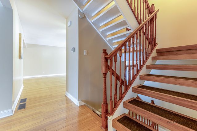 2431 Cobblewood Drive, Northbrook, IL 60062