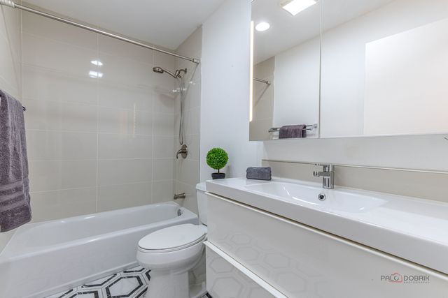 2431 Cobblewood Drive, Northbrook, IL 60062