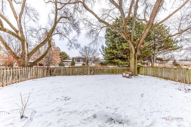 2431 Cobblewood Drive, Northbrook, IL 60062