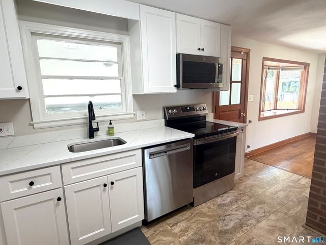 25 Radding Street, Manchester, CT 06042