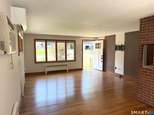 25 Radding Street, Manchester, CT 06042