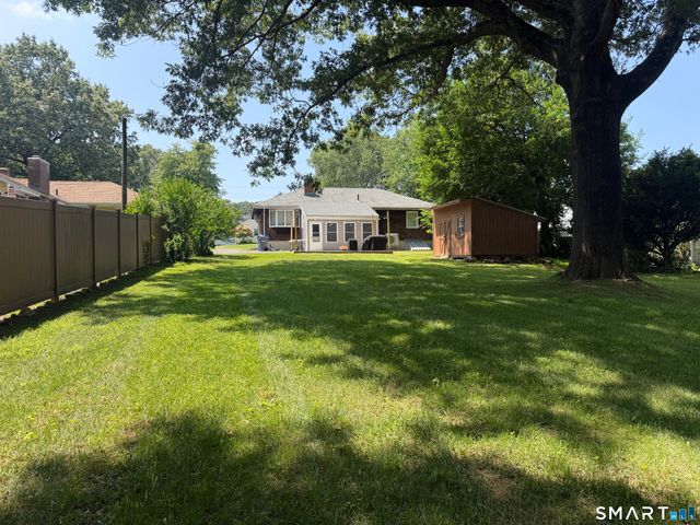 25 Radding Street, Manchester, CT 06042