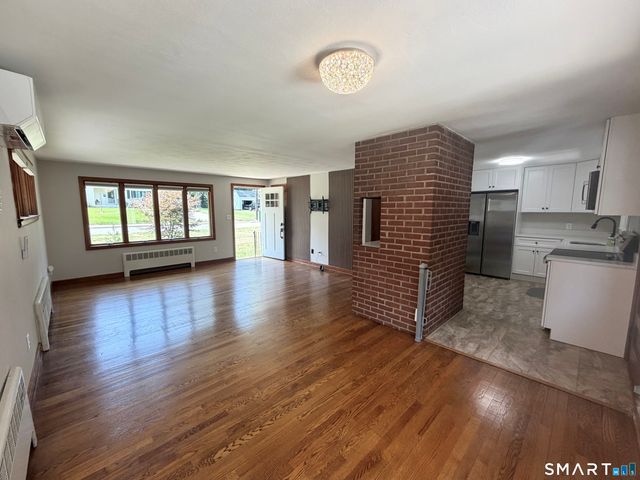 25 Radding Street, Manchester, CT 06042