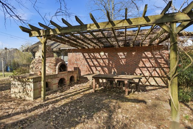 913 Ovoca Rd, Tullahoma, TN 37388