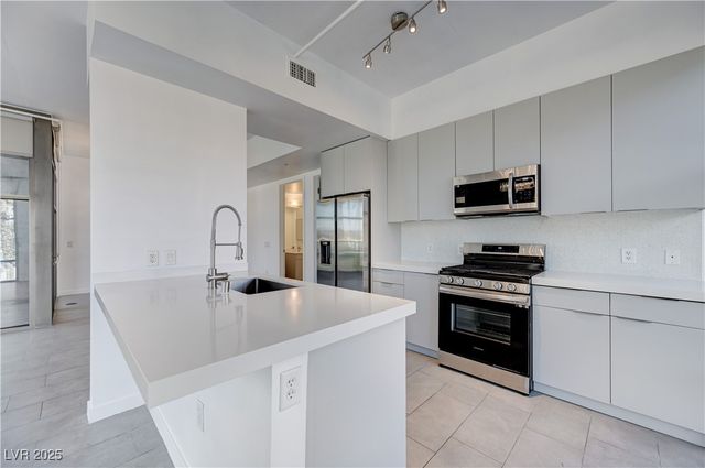 353 East Bonneville Avenue 289, Las Vegas, NV 89101