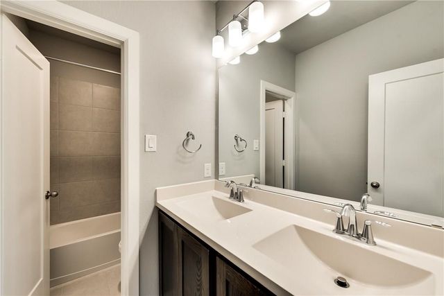 2000 Crescent Street, Fort Worth, TX 76008