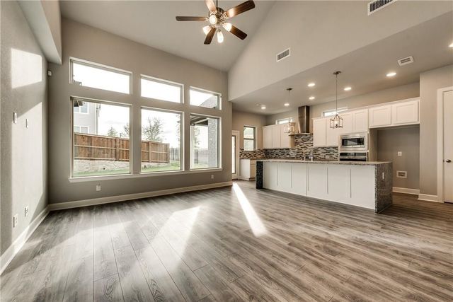 2000 Crescent Street, Fort Worth, TX 76008