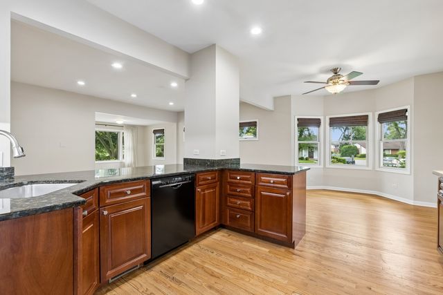 255 Happ Road, Northfield, IL 60093
