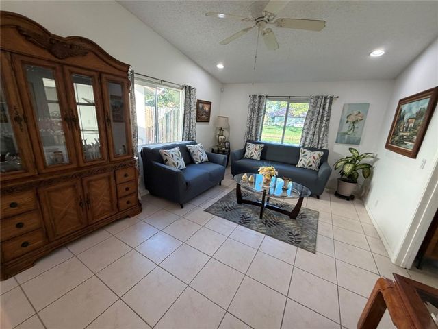 6711 S Parkway Drive 2-10, Margate, FL 33068