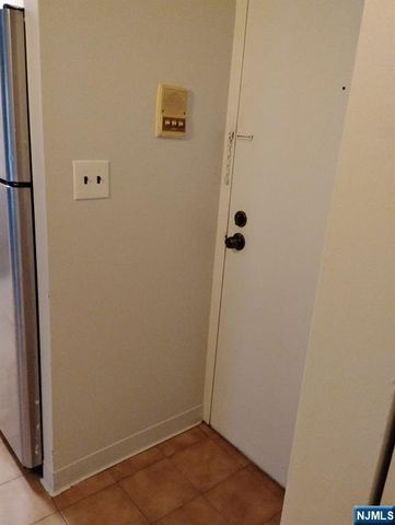 110-114 Sussex 2F, Hackensack, NJ 07601