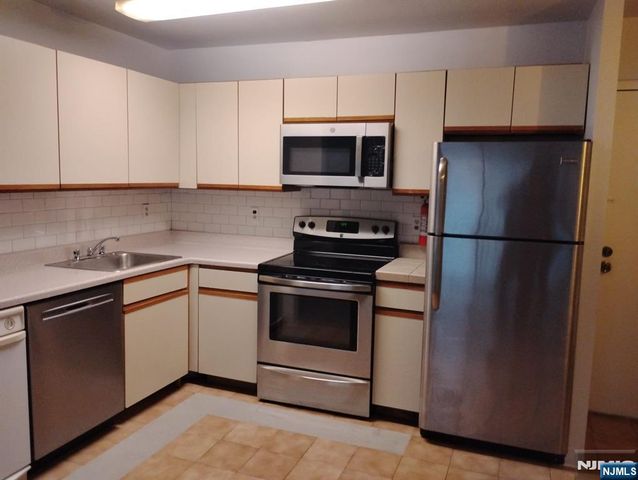 110-114 Sussex 2F, Hackensack, NJ 07601