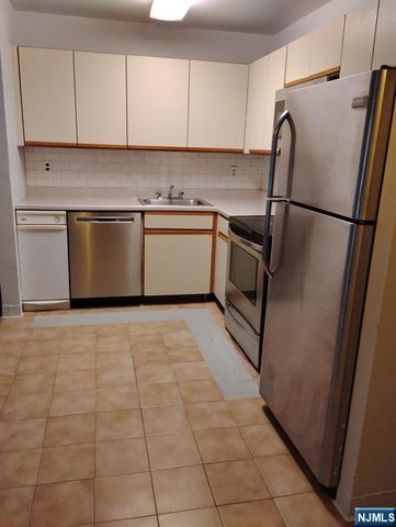 110-114 Sussex 2F, Hackensack, NJ 07601