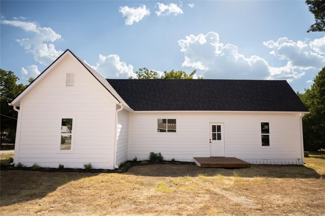 309 E Cheek Street, St Jo, TX 76265