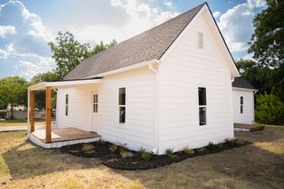 309 E Cheek Street, St Jo, TX 76265