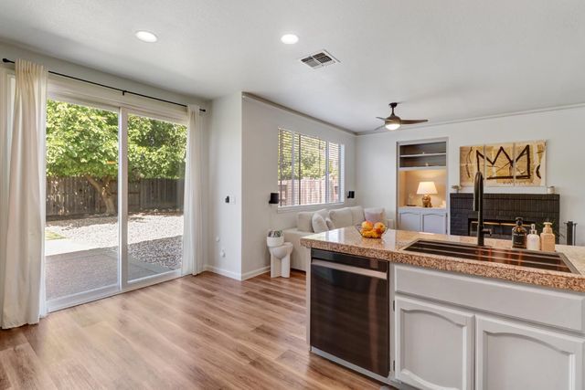 1105 Caversham Way, Roseville, CA 95747