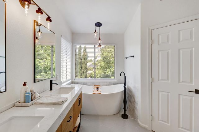 1105 Caversham Way, Roseville, CA 95747