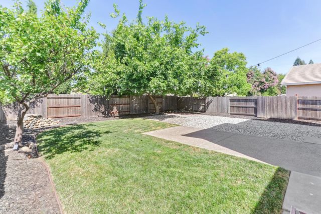 1105 Caversham Way, Roseville, CA 95747