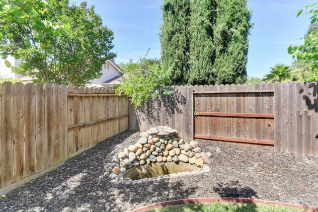 1105 Caversham Way, Roseville, CA 95747
