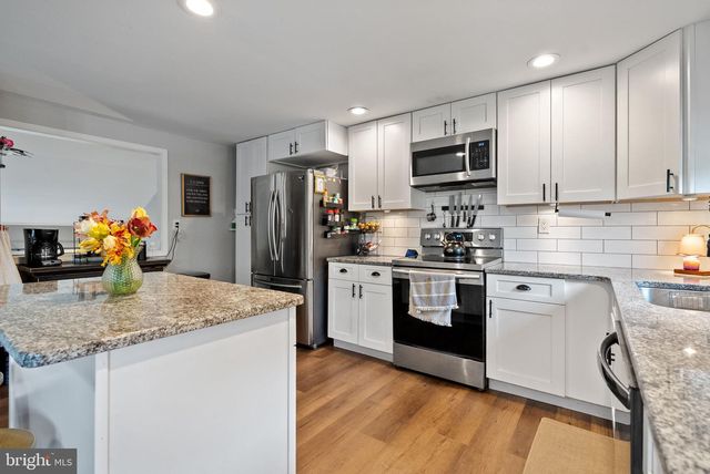 2 YALE RD, Marlton, NJ 08053