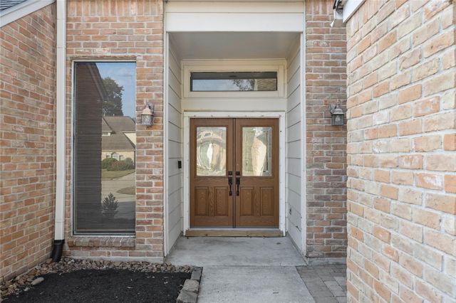 6611 Castle Lane Drive, Houston, TX 77066