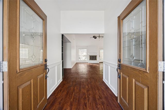 6611 Castle Lane Drive, Houston, TX 77066