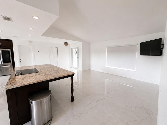 5040 SW 117th Way, Cooper City, FL 33330