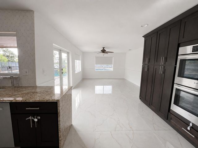 5040 SW 117th Way, Cooper City, FL 33330