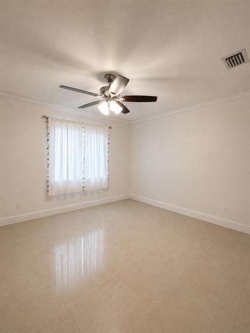 5040 SW 117th Way, Cooper City, FL 33330