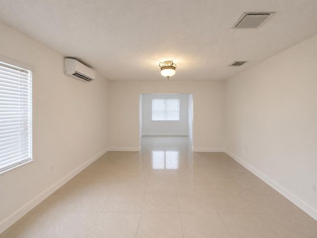 5040 SW 117th Way, Cooper City, FL 33330