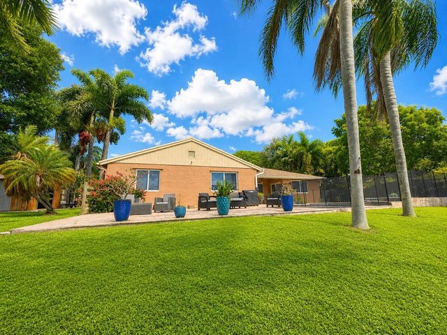 5040 SW 117th Way, Cooper City, FL 33330