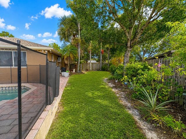 5040 SW 117th Way, Cooper City, FL 33330